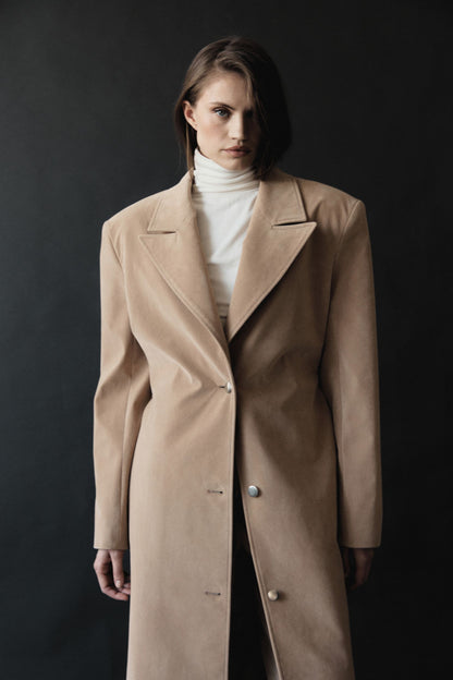 KENNEDY TRENCH. BEIGE VEGAN SUIDE