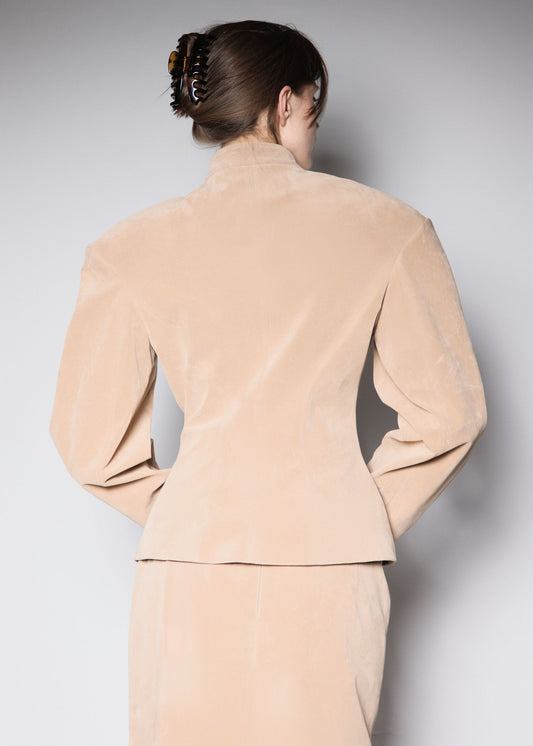 NY FITTED JACKET. BEIGE VEGAN SUIDE