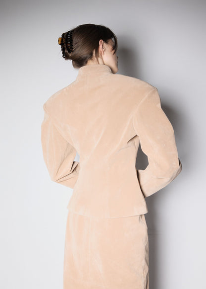 NY FITTED JACKET. BEIGE VEGAN SUIDE