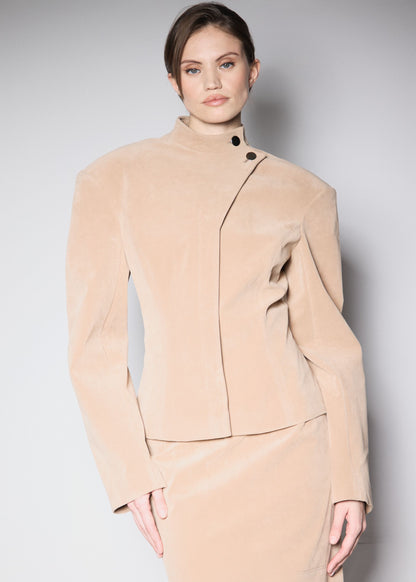 NY FITTED JACKET. BEIGE VEGAN SUIDE