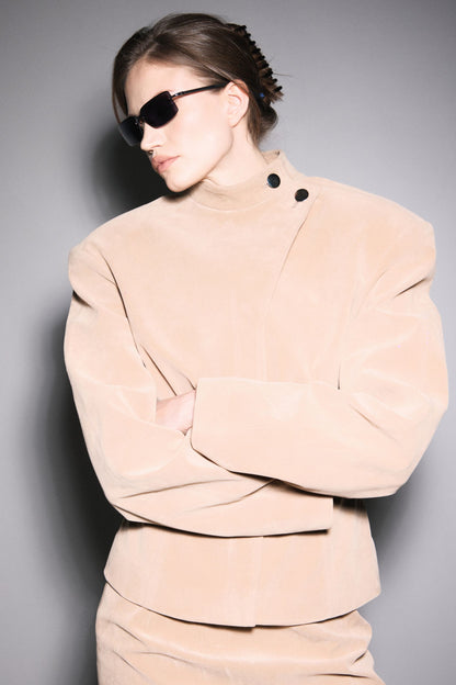 NY FITTED JACKET. BEIGE VEGAN SUIDE