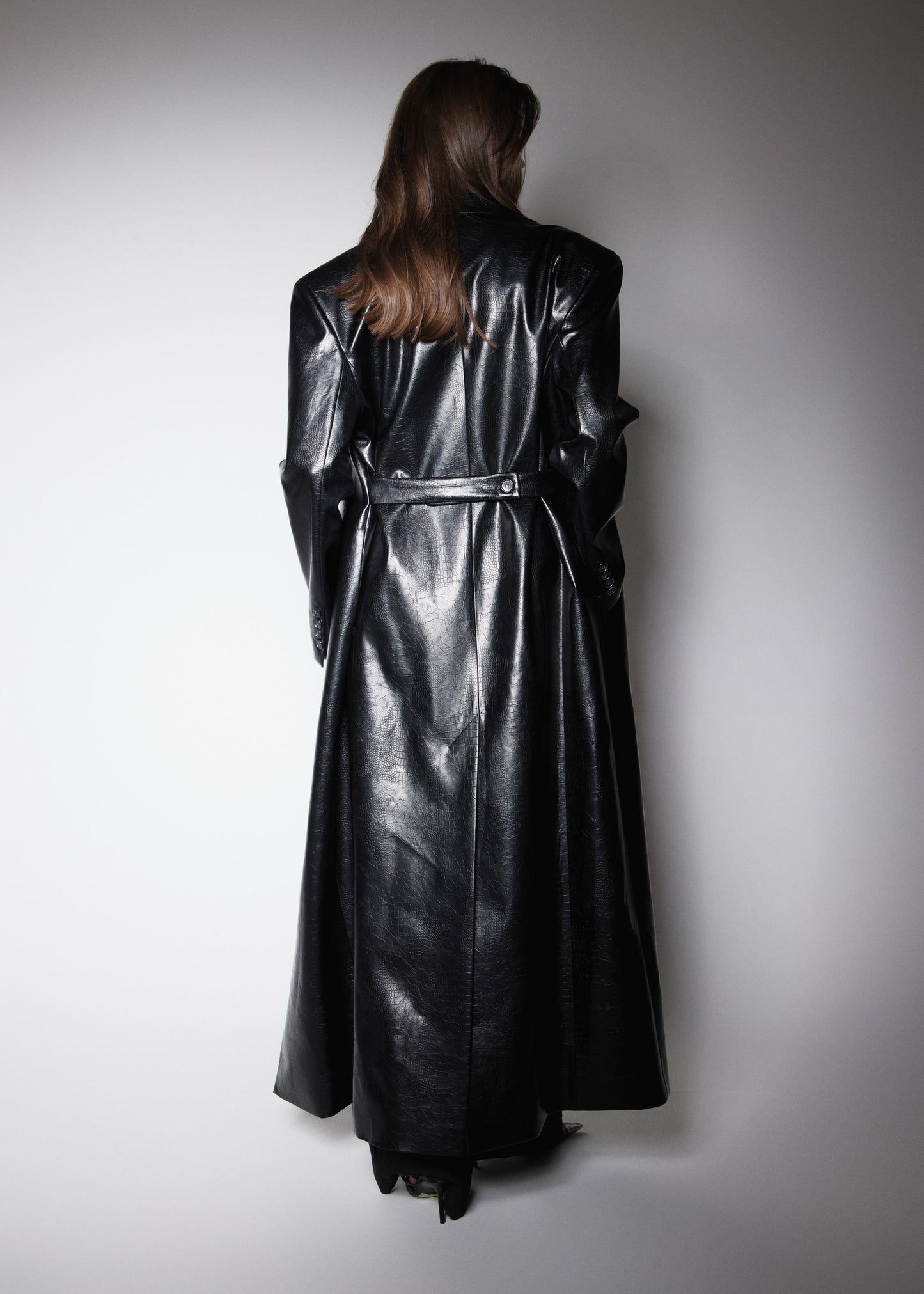 KENNEDY TRENCH. BLACK PREMIUM VEGAN CROCO LEATHER