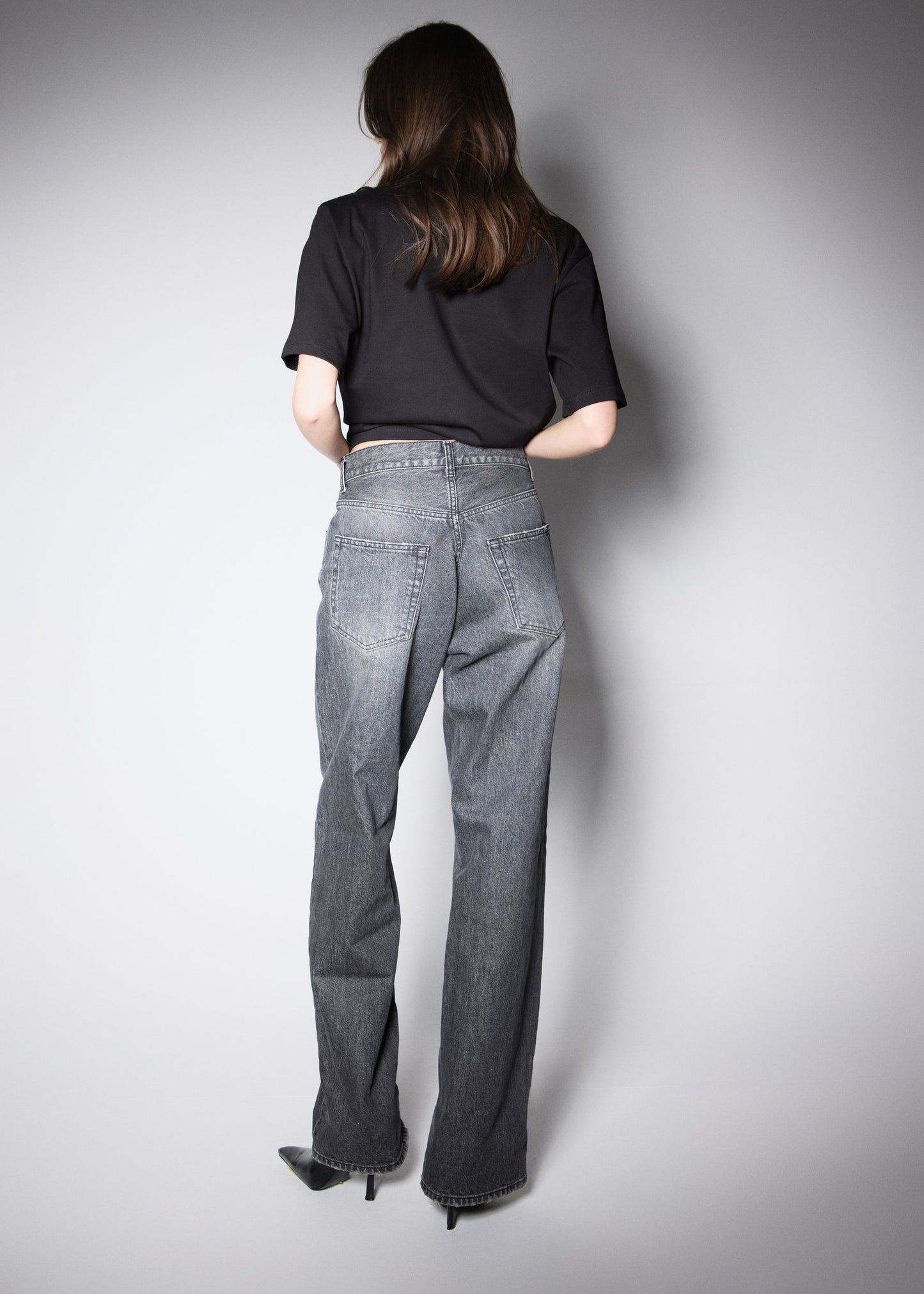 BLACK LOOSEFIT JEANS. UNISEX