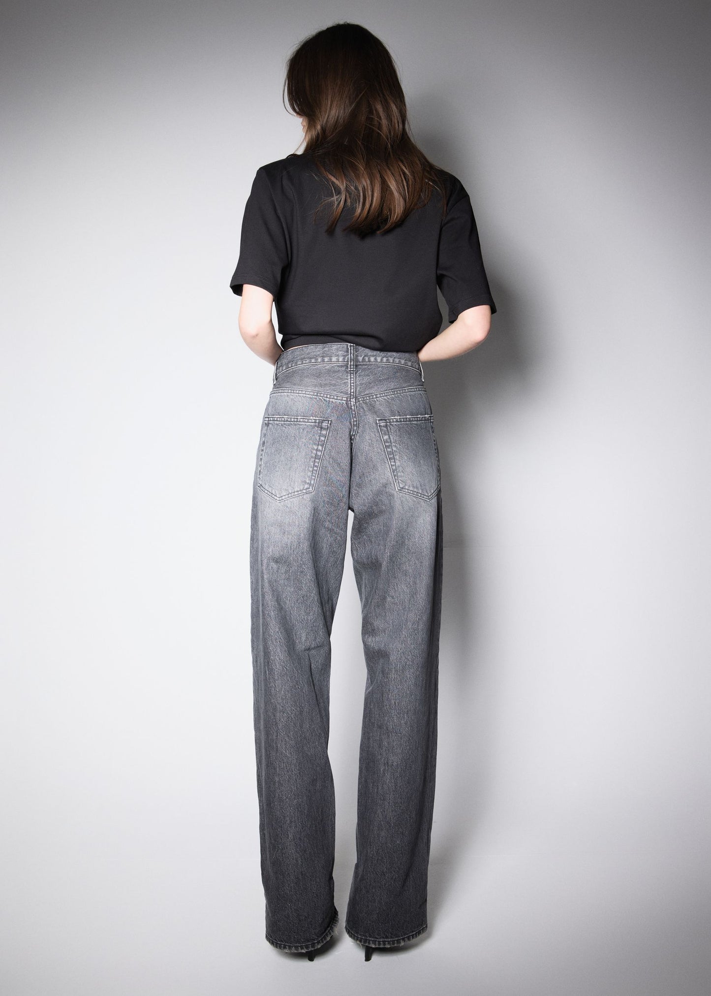 BLACK LOOSEFIT JEANS. UNISEX